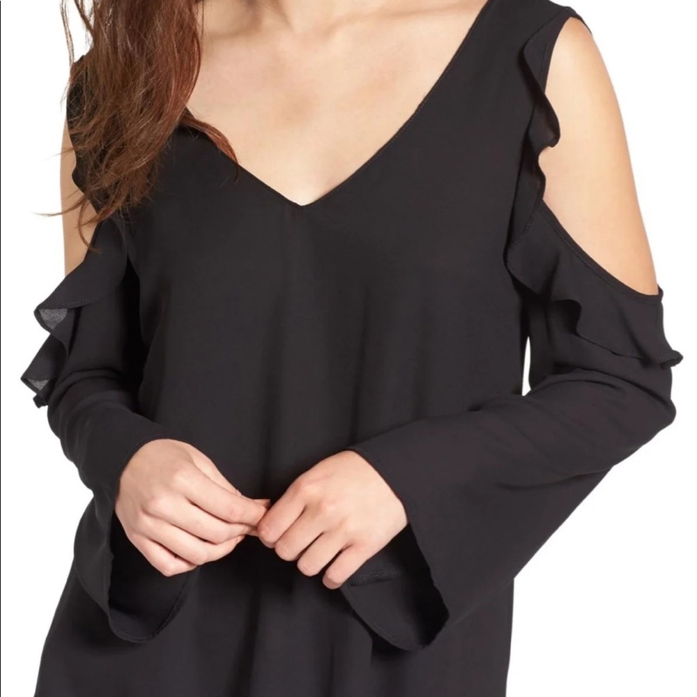 Lush black cold shoulder top small